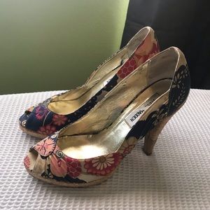 Steve Madden floral print heels pumps size 7